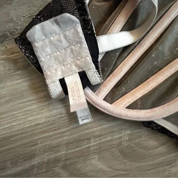 Vintage Victoria’s Secret Bra - Picture 4 of 5